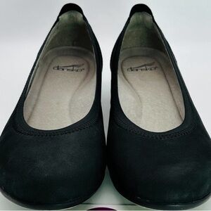 Dansko Women's Kristen Black Nubuck Comfort Flats 4622362400 Size 38 EU/7.5-8 US